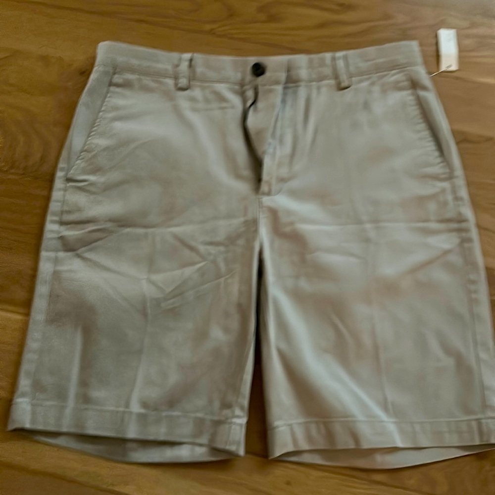 NWT Khaki Shorts - Men’s 33